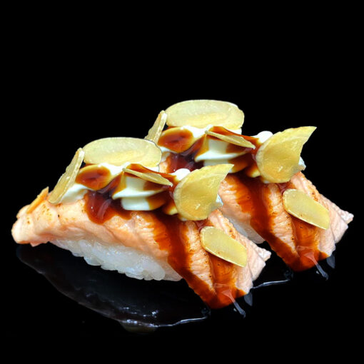 9) Nigiri Salmone scottato mandorle 2pz