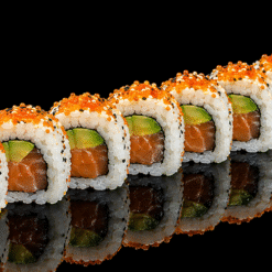 Uramaki Tobiko
